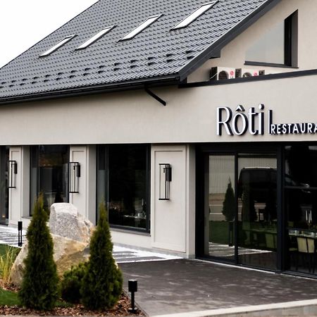 R.Hotel Chernivtsi Exterior photo